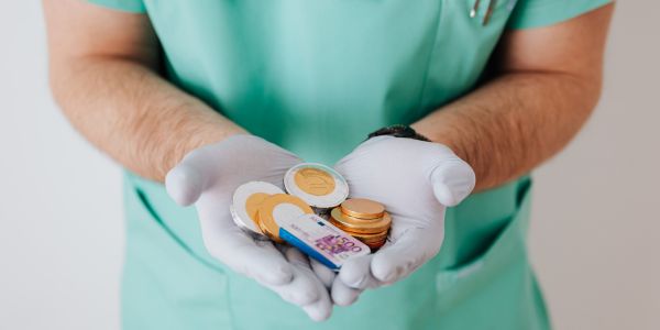 Salaire infirmier en 2026 : grilles, primes et négociation