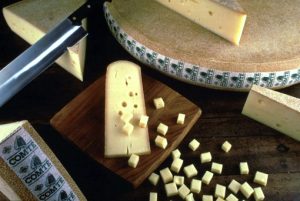 Meule de Comté - Fromage du Doubs - Franche Comté - Photo du CRT de Franche Comté Meule de Comté - Fromage du Doubs - Franche Comté - Photo du CRT de Franche Comté